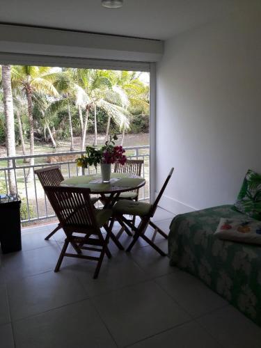 Ein Balkon oder eine Terrasse in der Unterkunft Studio Le Frangipanier