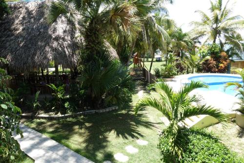 Bazén v ubytování Hotel Bahia Taitza nebo v jeho okolí