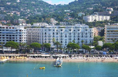 Residences Fleuries - behind Cannes Croisette Bvd