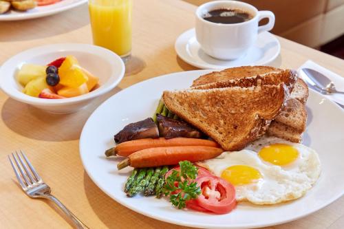 
Breakfast options available to guests at Orchard Hotel
