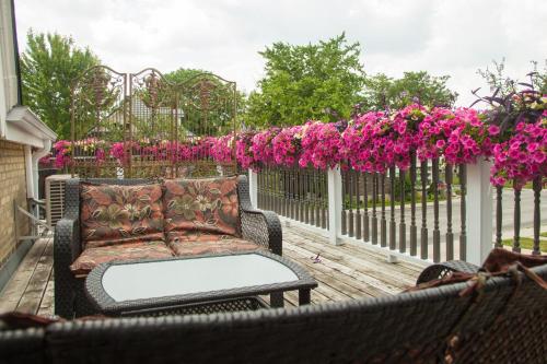 Taman di luar Avery House B&B