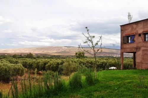 an old building in the middle of a field at Villa Paradise in Aghmat