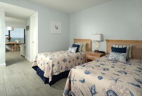 Llit o llits en una habitació de Tuckaway Shores Resort