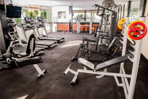 a gym with several treadmills and cardio machines at Garbos Trade Hotel in Mossoró