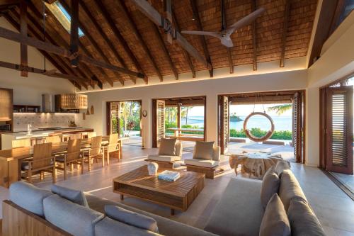 Ruang duduk di Six Senses Fiji