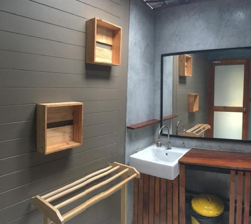 A bathroom at Hey beach hostel-SHA Extra Plus