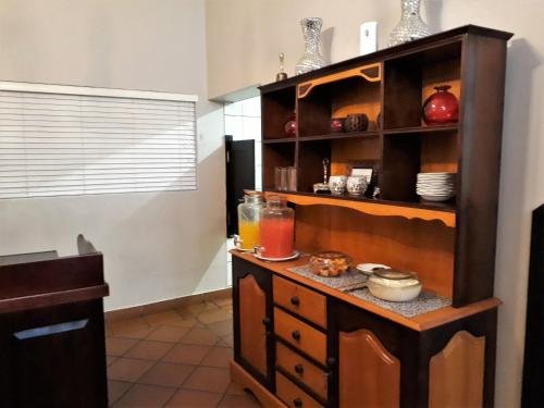 Dapur atau dapur kecil di Newcastle Country Lodge