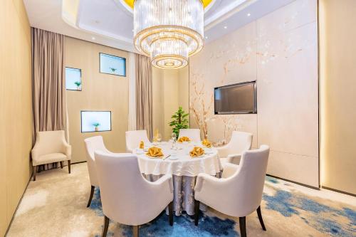 Televisyen dan/atau pusat hiburan di Jinling Grand Hotel Nanchang