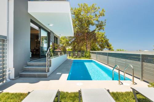 Nisos Villa, Pool & Heated SpaWhirlpool, Walking to Beach, By ThinkVilla