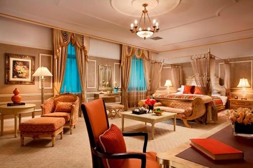 Area soggiorno di Beijing Hotel NUO Forbidden City