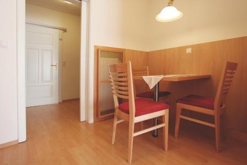 a dining room with a table and chairs at Haus Hildegunde in Bad Füssing