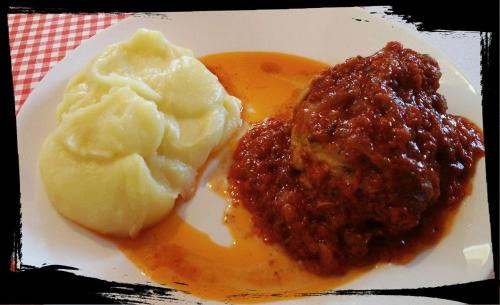 Makanan di atau berdekatan inn ini