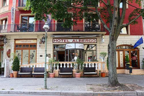 a hotel albergo with benches in front of a building at Albergo City Hotel Berlin in Berlin