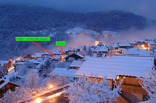 a town covered in snow at night at Chalet et studio "La Fée des Neiges" in Méribel