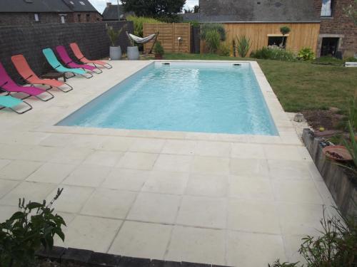 The swimming pool at or close to Il était une fois Brocéliande