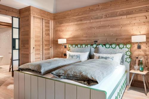 Postel nebo postele na pokoji v ubytování Kitzbühel Lodge