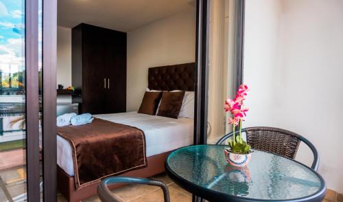 Postel nebo postele na pokoji v ubytování Hotel Alamos Del Parque
