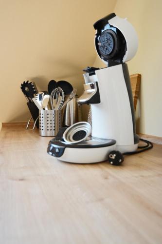 a coffee maker sitting on top of a wooden floor at Rieslingstube bei Britta & Joachim in Undenheim