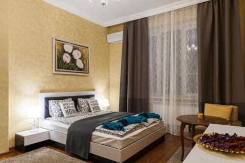 Postel nebo postele na pokoji v ubytování Vitosha Blvd - 2BR LUX APART