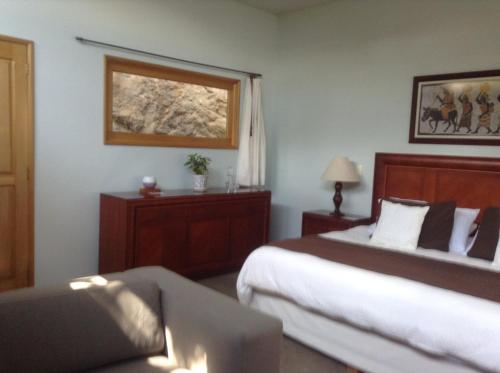 a hotel room with a bed and a couch at Casa Alamillo Hotel Boutique in Malinalco