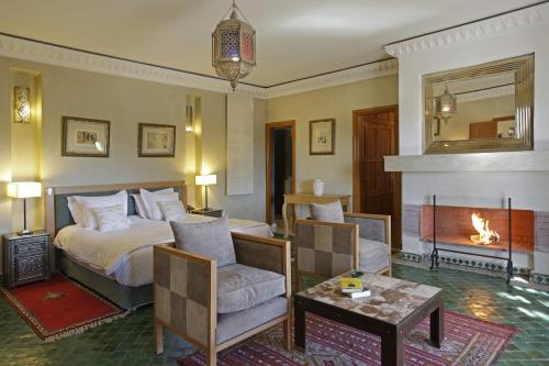 Posezení v ubytování Villa GRACE close to Golfs with two private pools, SPA and Jacuzzi