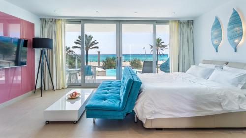 a bedroom with a large bed and a view of the ocean at The Hype Beachhouse in Playa de Palma