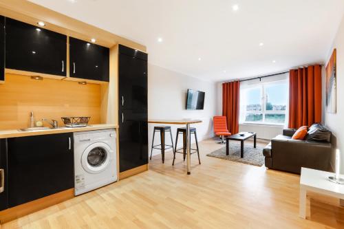 Кухня или мини-кухня в Vkm Apartments
