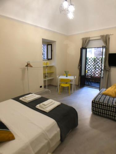 A bed or beds in a room at Catania Sun&Sea - Sun Home