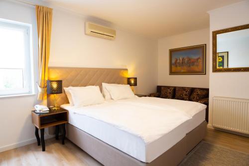 Postel nebo postele na pokoji v ubytování Hotel Vila Tina