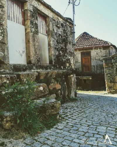 an old stone building with a cobblestone street at Casa Celeste in Castro Daire