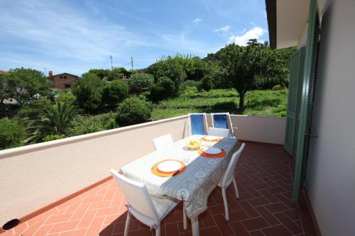 Balcony o terrace sa Villetta il Gelsomino