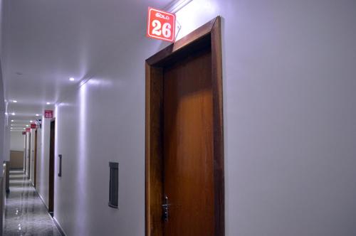 a sign above a door in a hallway at Hotel Gold in Sao Paulo