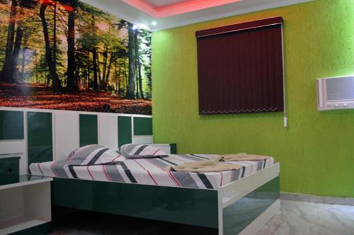 a bedroom with a bed with a painting on the wall at Hotel Gold in Sao Paulo