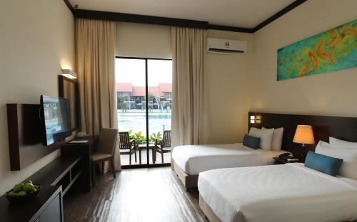 Postel nebo postele na pokoji v ubytování Villea Rompin Resort & Golf