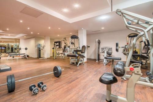 Fitness centrum a/nebo fitness zařízení v ubytování Best Western Plus Hotel Am Schlossberg