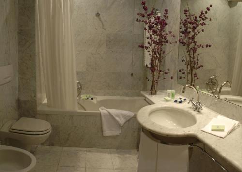 Koupelna v ubytování Grand Hotel Gardone