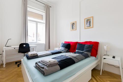 Кровать или кровати в номере Best Vacation Apartment in Budapest