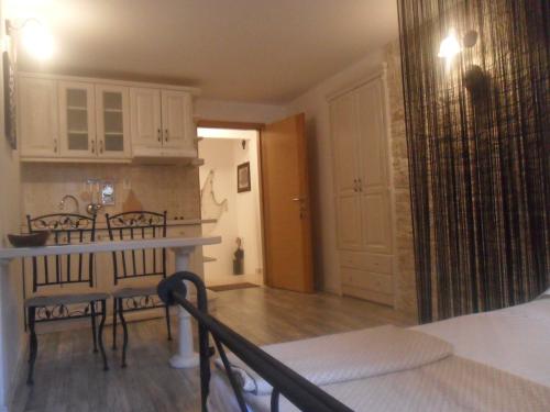 Old Town Apartmentにあるベッド