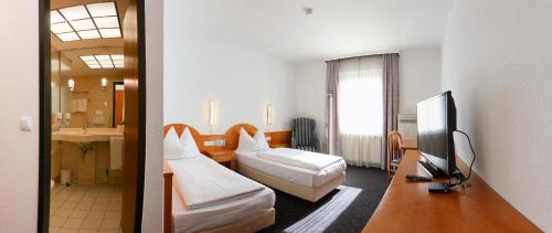 เตียงในห้องที่ DION Hotel Villach