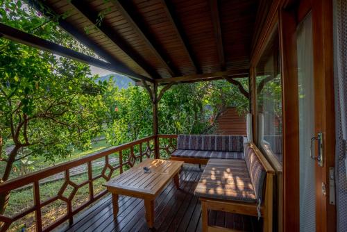 Balkoni atau teres di Baraka House