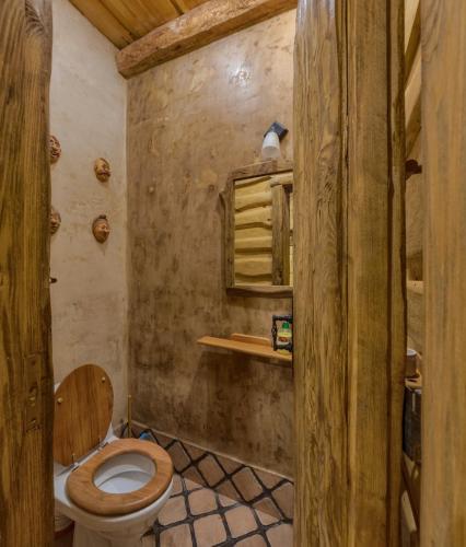 a wooden bathroom with a toilet in a room at Гостинний двір на хуторі Хрещатик in Khreshchatik