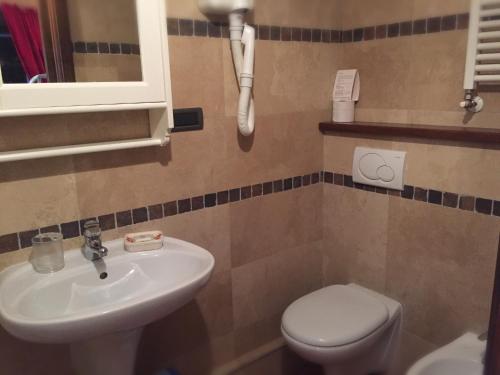 a bathroom with a sink and a toilet at R&B Casa Benassi in Riolunato