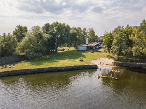 a group of people kayaking on a river at Гостинний двір на хуторі Хрещатик in Khreshchatik