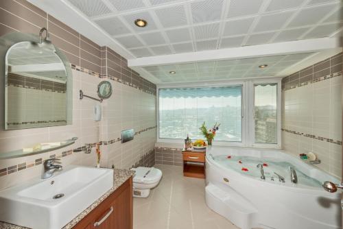 Koupelna v ubytování Vatan Asur Hotel