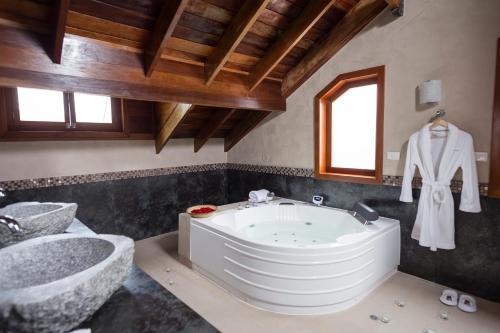 a large bathroom with a tub and a sink at Intiterra Apart Hotel Villas in Urubamba
