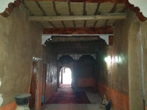 a hallway in a building with an arch way at Luna del fuego in Ifri