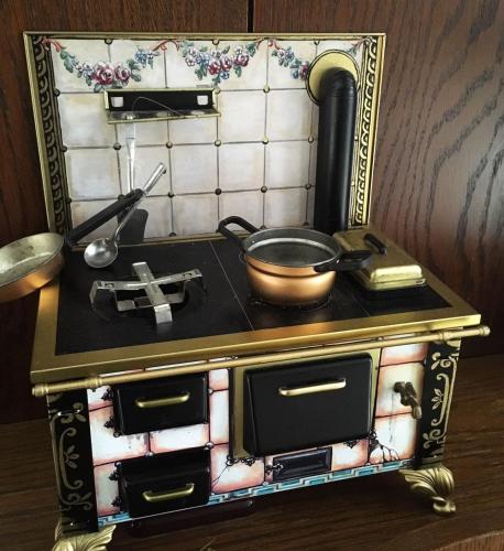a miniature kitchen with a stove and a bowl on it at Schwarzwaldgasthaus Linde in Tennenbronn