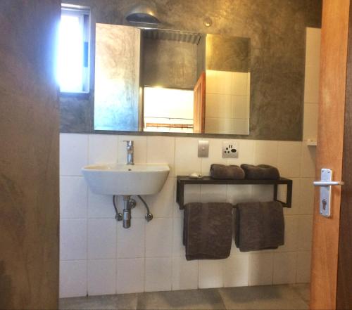 Phòng tắm tại Solitaire Roadhouse