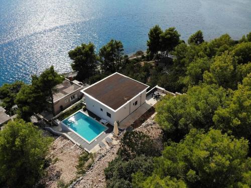 Gallery image of Villa Regina with heated pool and sea view in Marina