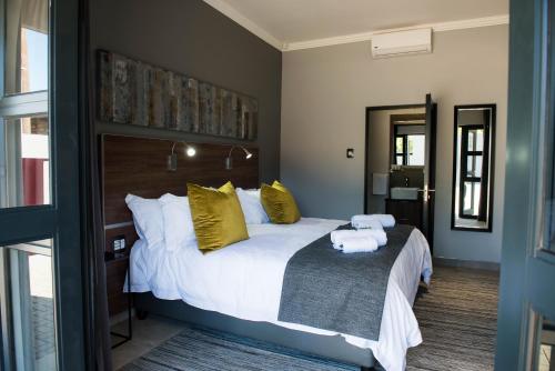 Ένα ή περισσότερα κρεβάτια σε δωμάτιο στο @Greys Guesthouse